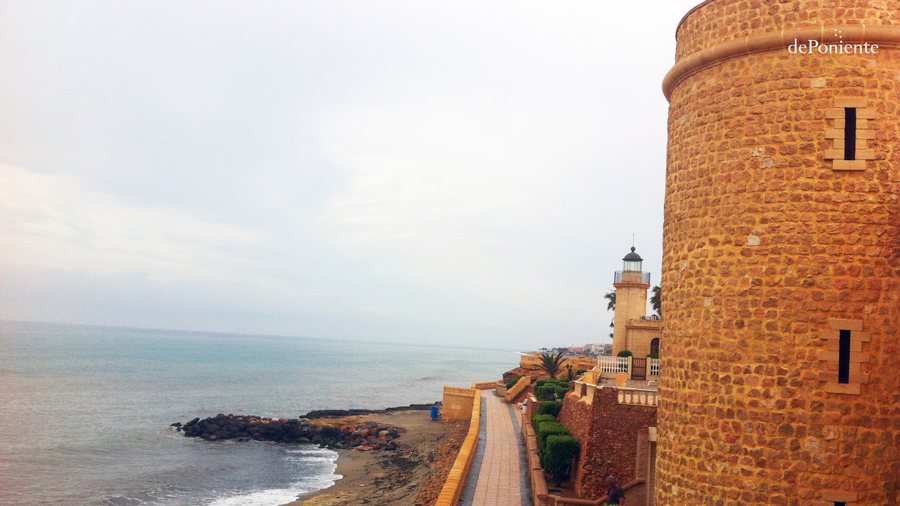 Playa de Roquetas de Mar mit Santa-Ana-Burg
