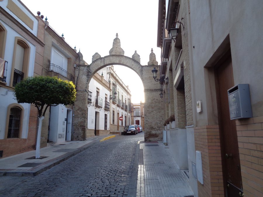 File:Arco en Castilleja de la Cuesta.JPG
