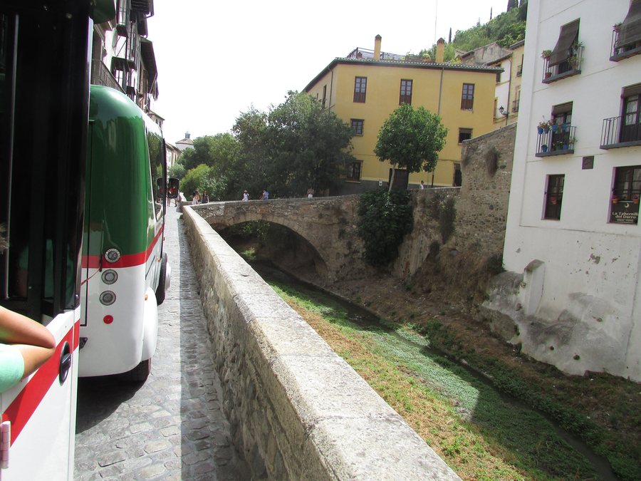 File:Darro river, Granada, 19 July 2016.JPG