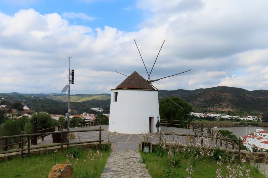 File:Molino de viento, Sanlúcar de Guadiana.jpg