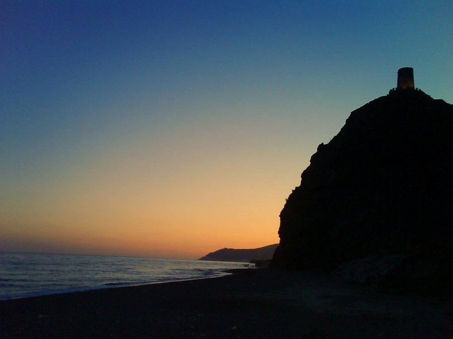 File:Playa de La Mamola - Torre del Cautor.JPG