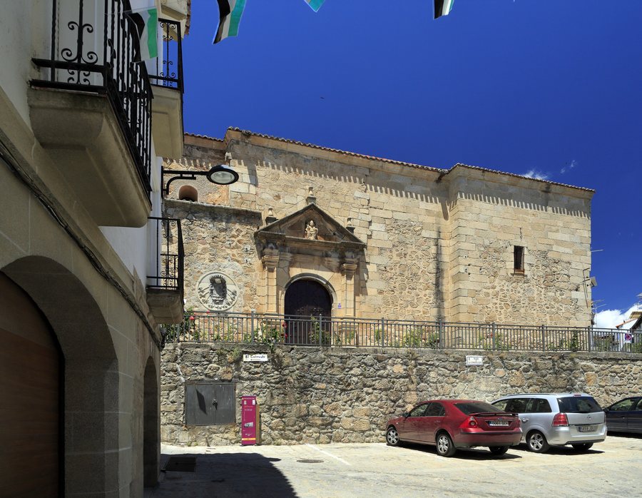 File:J28 936 Aldeanueva de la Vera, Playa de la Constitución.jpg