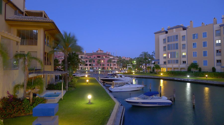 File:Sotogrande (San Roque). Puerto deportivo.jpg