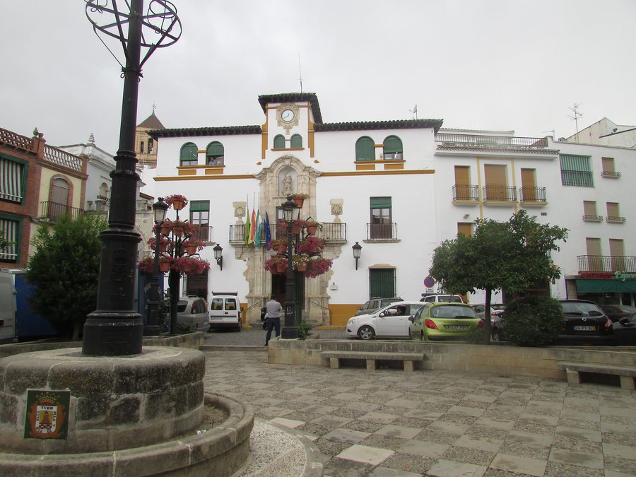 File:Ayuntamiento de Alcaudete, Plaza Veintiocho de Febrero, Alcaudete, 20 July 2016 (2).JPG