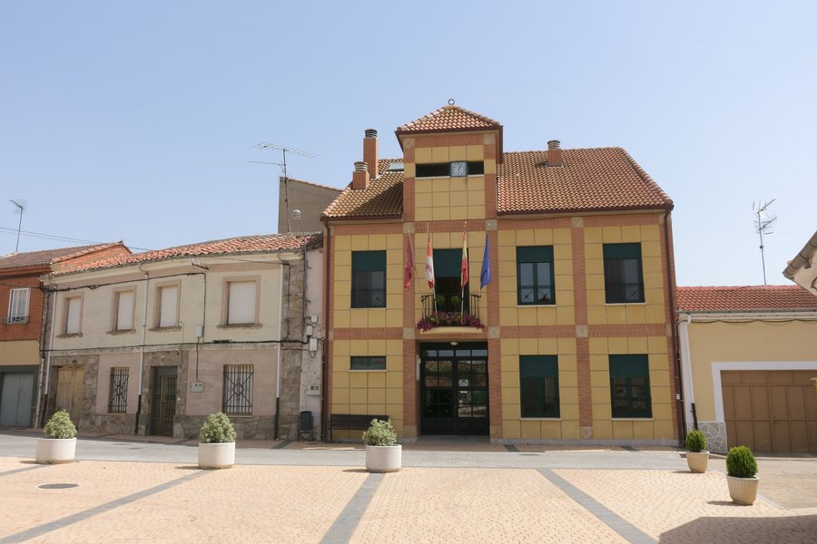 File:Ayuntamiento de Santa Elena de Jamuz.jpg