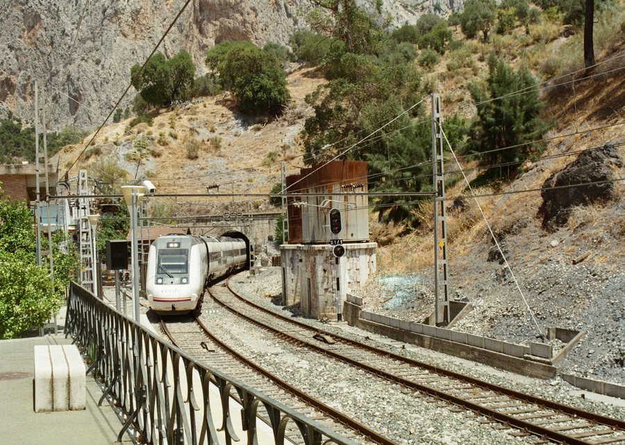 File:Train at El Chorro station, 2021.jpg