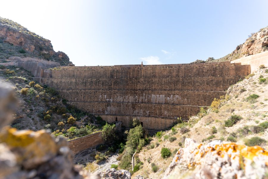 File:Downstream face of the Presa de Isabel II near Níjar, Almería (2026).jpg