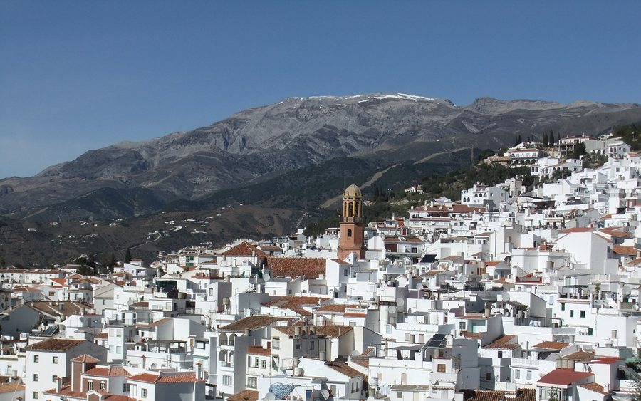File:Cómpeta - a town in the Axarquía.jpg