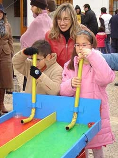 Familie mit Kind während einer Zugreise