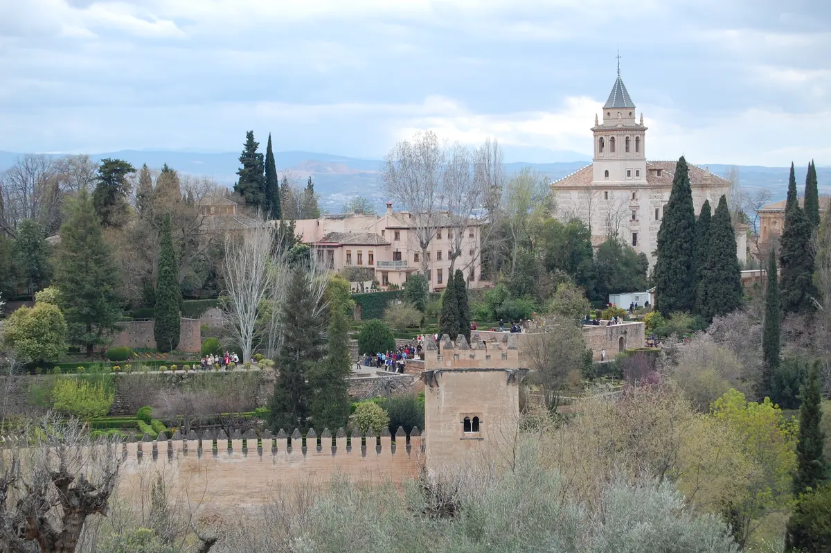 Historischer Gebäudekomplex mit Garten in Andalusien