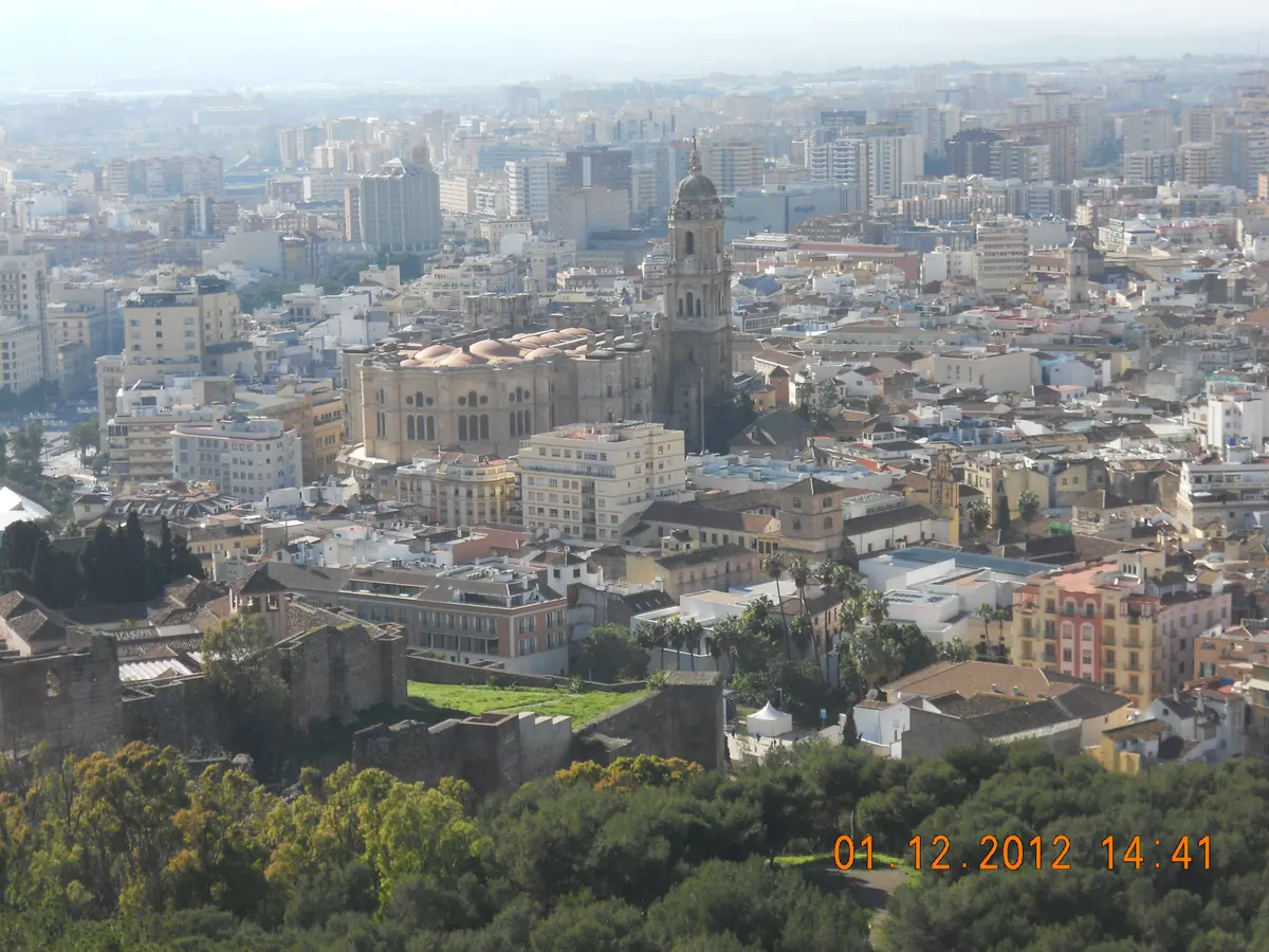 Blick über Málaga und die Küste