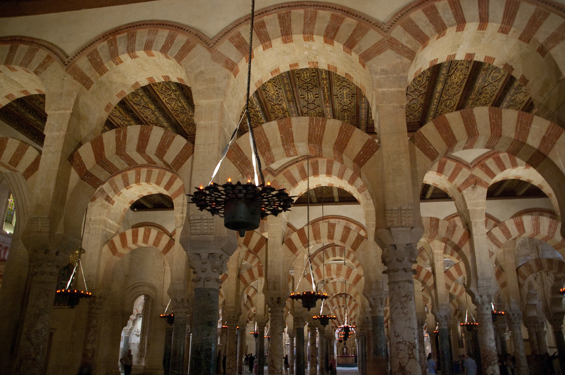 Innenraum der Mezquita-Kathedrale in Córdoba